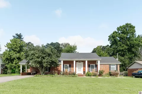 806 Minerva Pl, Murray, KY 42071