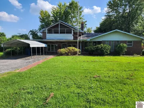 1301 Farris, Murray, KY 42071