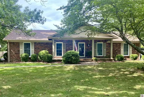 1903 Gatesborough Cir, Murray, KY 42071