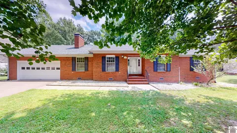 1557 Mockingbird Dr, Murray, KY 42071