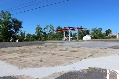 413 N 8th St, Mayfield, KY 42066