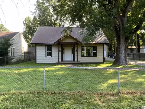 3606 Benton Rd, Paducah, KY 42003