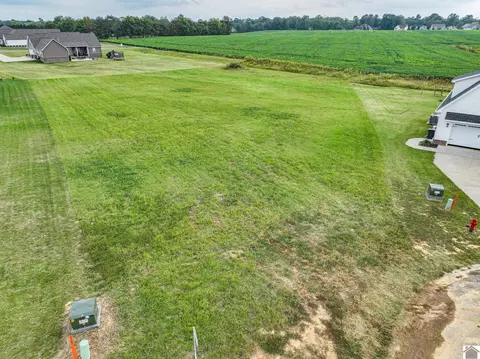 140 Inglenook Ln, Paducah, KY 42001