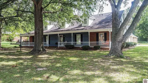 585 Fairview Dr, Paducah, KY 42001