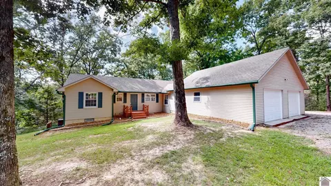 211 Wooded Acres Ln, Murray, KY 42071