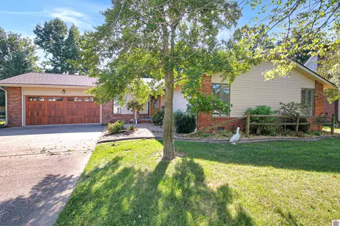 1545 Whippoorwill Dr, Murray, KY 42071