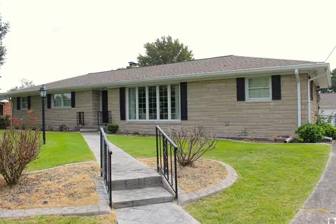 6211 Ky Dam Rd, Paducah, KY 42003