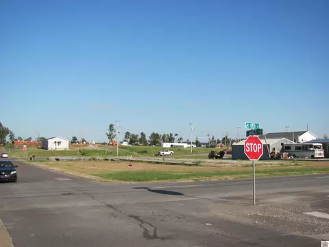 100 W James, Mayfield, KY 42066
