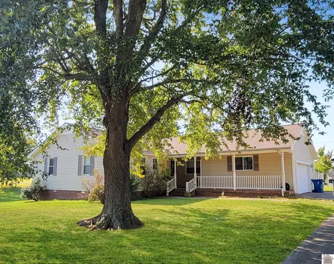 215 Wilton Cir, Paducah, KY 42003