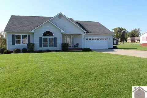 365 Smiths Ln, Mayfield, KY 42066