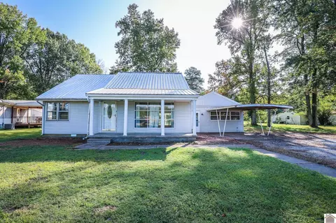 956 Oaks Rd, Paducah, KY 42003