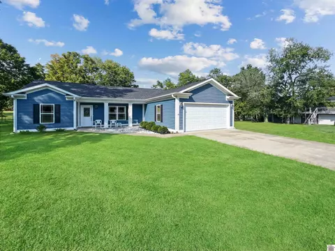 180 Camelot Dr, Murray, KY 42071