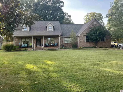 309 Meadowaire, Paducah, KY 42003