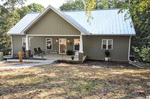 721 Marina Vlg, Grand Rivers, KY 42045