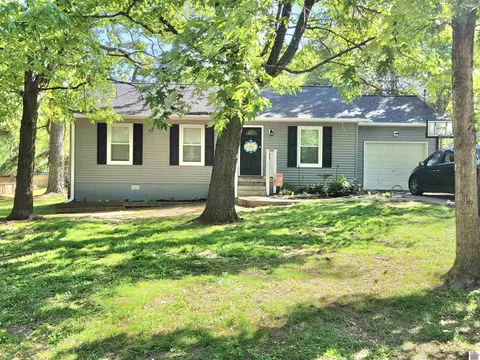 1004 Pine Ln, Mayfield, KY 42066