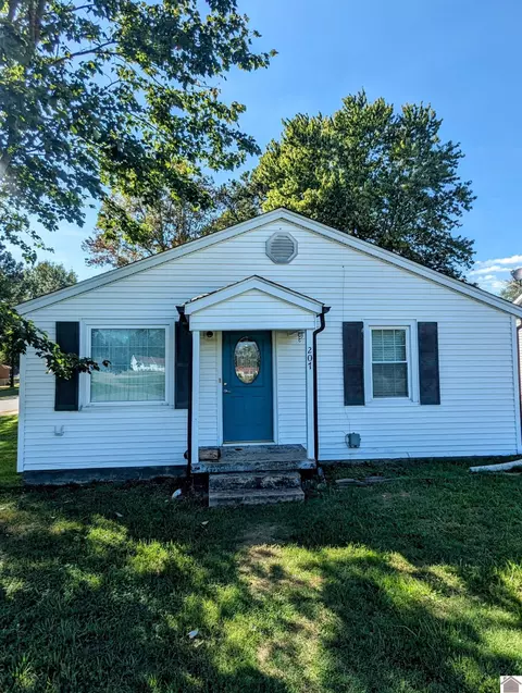 207 Gobel Ave, Kevil, KY 42053