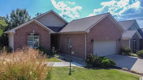 126 Lake Pointe Dr, Paducah, KY 42003
