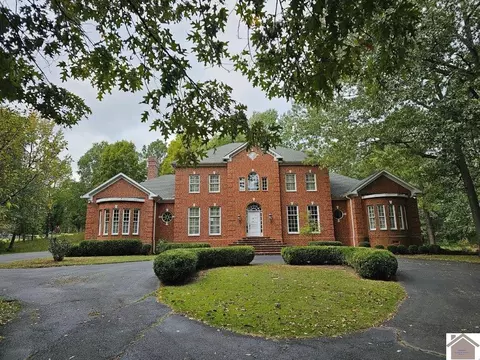 742 Hickory St, Calvert City, KY 42029