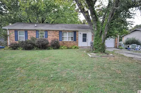 952 Walnut St, Calvert City, KY 42029