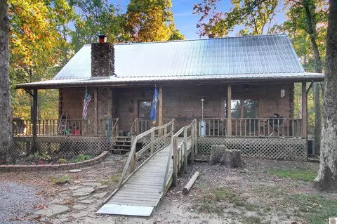 255 Yarborough Dr, Murray, KY 42071