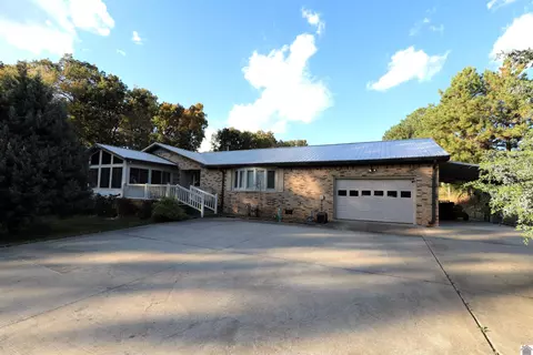 6907 Aurora Hwy, Benton, KY 42025