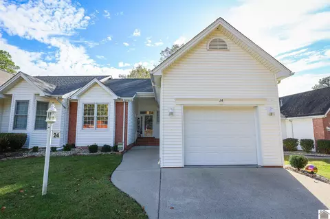 24 Village Dr, Paducah, KY 42003