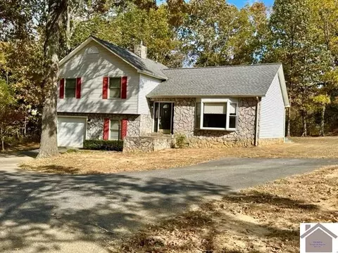 97 Chelmsford Estates Dr, Benton, KY 42025