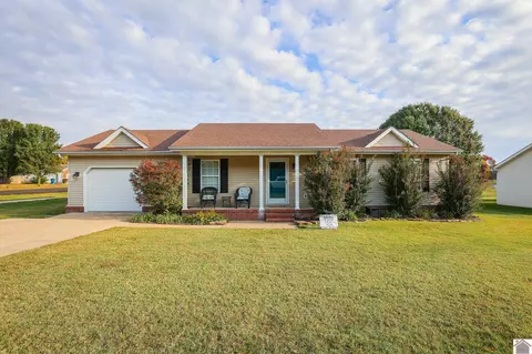215 Sunrise Dr, Kevil, KY 42053