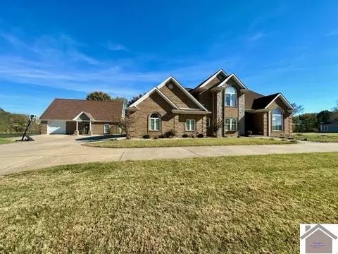 120 Fly Away Dr, Benton, KY 42025