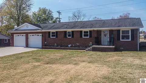 102 Merrywood Dr, Benton, KY 42025