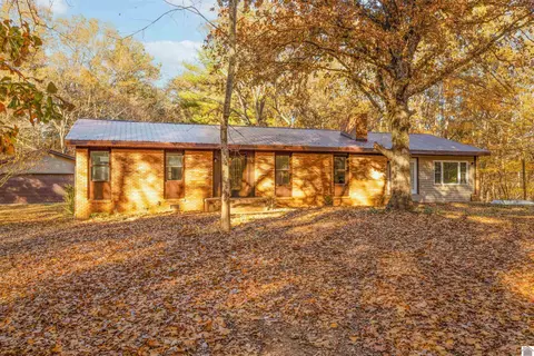 1870 Douglas Rd, Murray, KY 42071