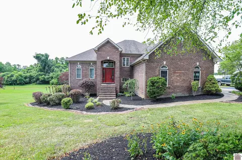 190 Eagle Lake Dr, Benton, KY 42025
