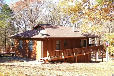 218 Carriage Cove Rd, Cadiz, KY 42211