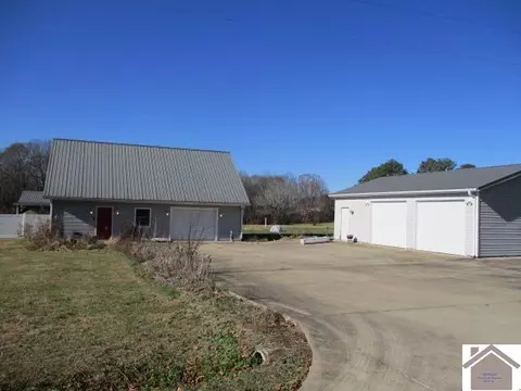 302 Salem Chapel Rd, Benton, KY 42025