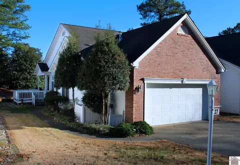 27 Village Dr, Paducah, KY 42003