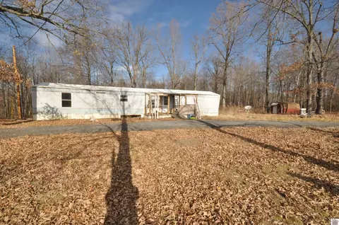 408 Retirement Cir, Calvert City, KY 42029