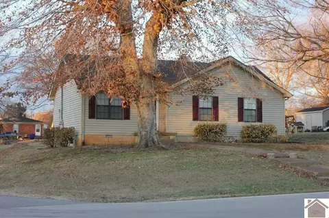 324 W Gallatin St, Adairville, KY 42202