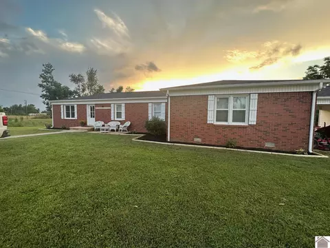288 Cardinal Rd, Mayfield, KY 42066