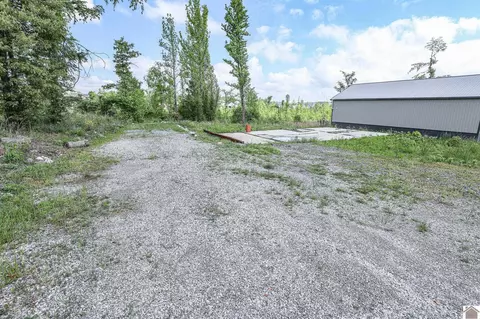 68 Kentucky Ave, Gilbertsville, KY 42044