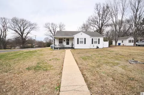 422 W 9th St, Benton, KY 42025