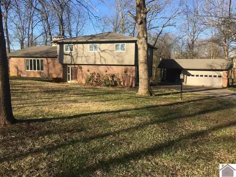 211 Guinevere Dr, Murray, KY 42071