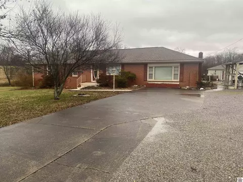 2202 New Hope Rd, Cadiz, KY 42211