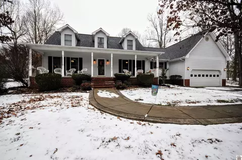 437 Fly Away Dr, Benton, KY 42025