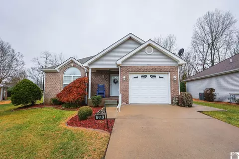 913 Stonebrook Ct, Paducah, KY 42003