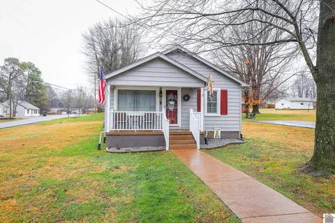 323 Birch St, Calvert City, KY 42029