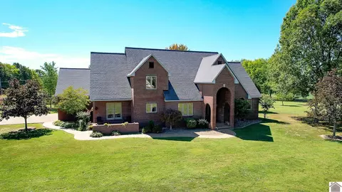 1087 Poor Farm Rd, Murray, KY 42071