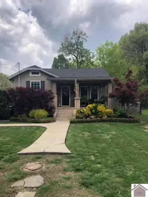 2013 B St, Paducah, KY 42003
