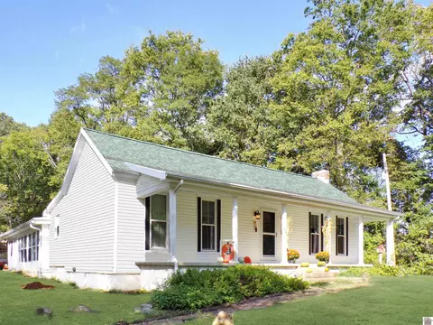 10926 Rockcastle Rd, Eddyville, KY 42038