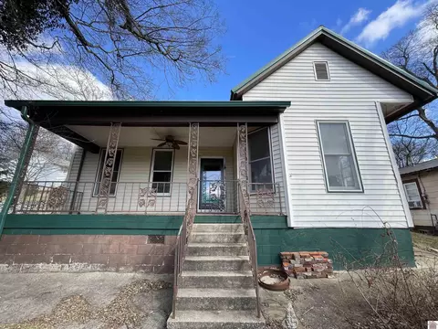 59 Lakeshore Dr, Eddyville, KY 42038