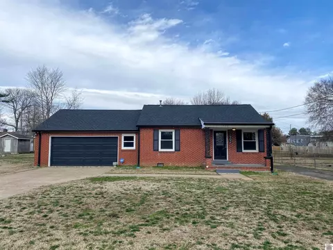 902 Pogue, Murray, KY 42071